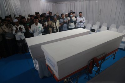 В Індонезії понад 50 загиблих після обвалу в школі В Індонезії понад 50 загиблих після обвалу в школі