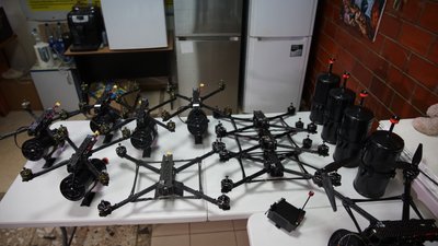 "Примари" та "Каракуртів": 13 дронів відправлять військовим закарпатські волонтери "Примари" та "Каракуртів": 13 дронів відправлять військовим закарпатські волонтери