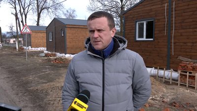У селі на Чернігівщині заселили модульне містечко: як освоюються жителі прикордонних сіл, які переїхали через обстріли У селі на Чернігівщині заселили модульне містечко: як освоюються жителі прикордонних сіл, які переїхали через обстріли
