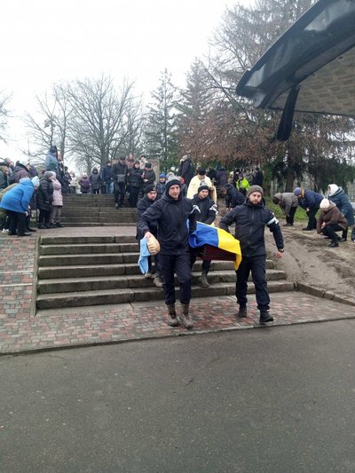 Рік вважали зниклим безвісти: у громаді на Черкащині попрощалися із захисником Рік вважали зниклим безвісти: у громаді на Черкащині попрощалися із захисником