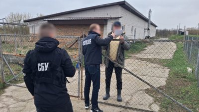 Четверо черкащан підозрюються у незаконному видобутку піску — СБУ Четверо черкащан підозрюються у незаконному видобутку піску — СБУ