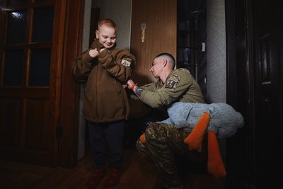 Військовий "Лютік" з сином Військовий "Лютік" з сином