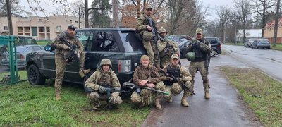 На Дніпропетровщині волонтерів судять за незаконне ввезення автівок для військових На Дніпропетровщині волонтерів судять за незаконне ввезення автівок для військових