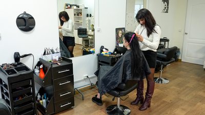 перукарка з Торецька переселенка Тетяна Гризодуб салон краси Дніпро 5 грудня 2024 рік перукарка з Торецька переселенка Тетяна Гризодуб салон краси Дніпро 5 грудня 2024 рік