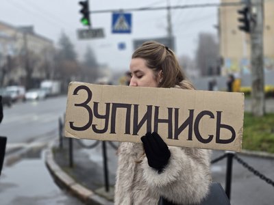 У Вінниці вшанували пам’ять загиблого воїна Дмитра Пілата У Вінниці вшанували пам’ять загиблого воїна Дмитра Пілата