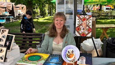 Художниця Анастасія Сьоміна Художниця Анастасія Сьоміна