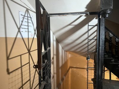 Зачинене укриття під час повітряної тривоги у Львові: що кажуть поліція та мешканці будинку