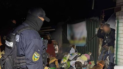 Конфлікт між чоловіками та працівниками ТЦК у Черкасах: підозрюваних затримали Конфлікт між чоловіками та працівниками ТЦК у Черкасах: підозрюваних затримали