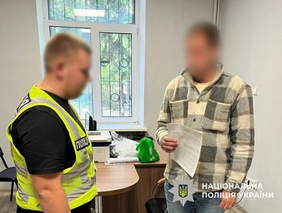 Вимагав щомісячні побори з бізнесмена: підозрюють посадовця Голосіївської РДА Вимагав щомісячні побори з бізнесмена: підозрюють посадовця Голосіївської РДА