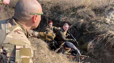 "Ми передаємо свій досвід": як молодь навчається військової справи на Рівненщині