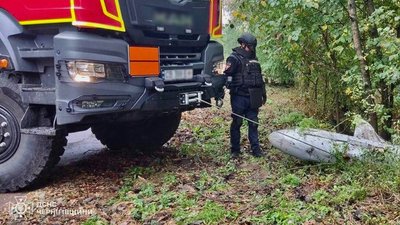На Чернігівщині сапери виявили частину російської керованої авіаційної ракети Х-59 На Чернігівщині сапери виявили частину російської керованої авіаційної ракети Х-59