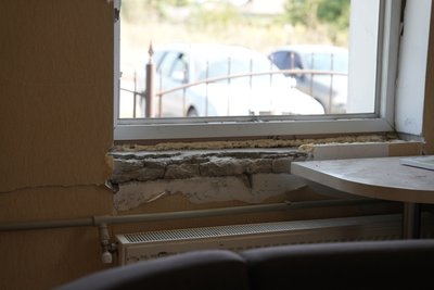 “Спалах, вогонь, удар, вікна полетіли”: жителі Новоселиці розповіли про ракетний удар по селу “Спалах, вогонь, удар, вікна полетіли”: жителі Новоселиці розповіли про ракетний удар по селу