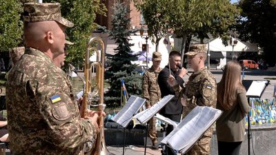 Нацгвардійці привітали вінничан із Днем Незалежності та Днем державного прапора Нацгвардійці привітали вінничан із Днем Незалежності та Днем державного прапора