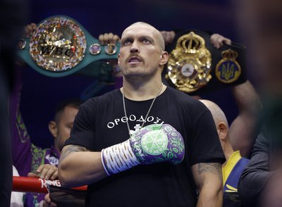 Олександр Усик - чемпіон світу з боксу у надважкій вазі Олександр Усик - чемпіон світу з боксу у надважкій вазі