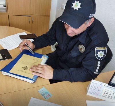 В одному зі ЦНАПів Житомирщини чоловік намагався замінити фальшиві права на справжні В одному зі ЦНАПів Житомирщини чоловік намагався замінити фальшиві права на справжні