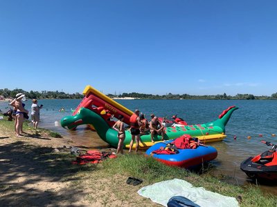 "Вода нагадує наше Азовське море". Блакитні озера на Дніпропетровщині як місце для відпочинку: що там є та як дістатися "Вода нагадує наше Азовське море". Блакитні озера на Дніпропетровщині як місце для відпочинку: що там є та як дістатися