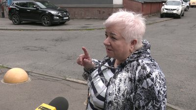 Стало цікаво, чи поміститься: у Рівному дівчина опинилася зачиненою в комірці поштомата Стало цікаво, чи поміститься: у Рівному дівчина опинилася зачиненою в комірці поштомата