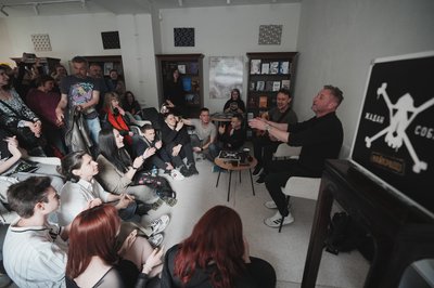 У Харкові презентували перший вініл гурту "Жадан і собаки" під назвою "Найкращі" У Харкові презентували перший вініл гурту "Жадан і собаки" під назвою "Найкращі"