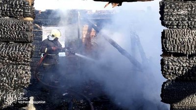 Пожежі на Чернігівщині: 4 людей госпіталізували з отруєнням чадним газом