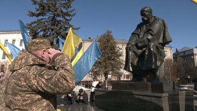 Святослав Дунець, керівник хору "Бревіс", вшанування Шевченка у Тернополі, 9 березня 2026 року Святослав Дунець, керівник хору "Бревіс", вшанування Шевченка у Тернополі, 9 березня 2026 року