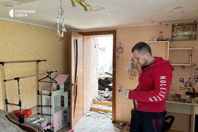 Удар "шахедів" на Одещині: родина врятувалася з-під уламків, батьки поранені — розповіді очевидців Удар "шахедів" на Одещині: родина врятувалася з-під уламків, батьки поранені — розповіді очевидців