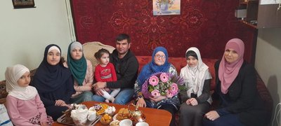 Beş çağına yetmegen balanı yetiştirgen Qırım siyasiy mabüsleri Nemetullayevlerniñ ikâyesi Beş çağına yetmegen balanı yetiştirgen Qırım siyasiy mabüsleri Nemetullayevlerniñ ikâyesi
