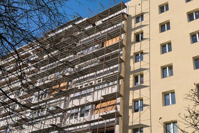 Будинок, який був пошкоджений внаслідок атаки РФ у Чернівцях