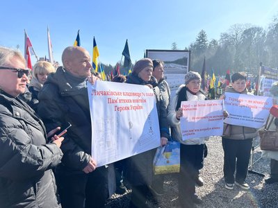 У Львові триває обговорення матеріалів і зразків пам’ятників для Меморіалу Героїв України У Львові триває обговорення матеріалів і зразків пам’ятників для Меморіалу Героїв України