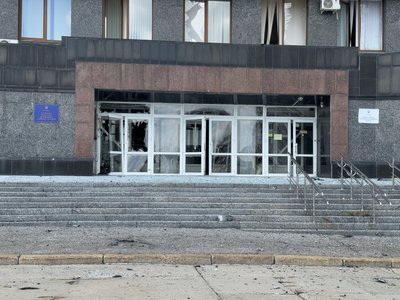 Російський дрон влучив в Сумську ОДА Російський дрон влучив в Сумську ОДА