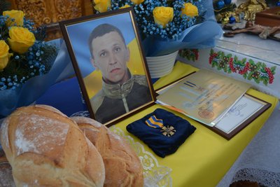 Портрет Андрія Слободи, відзнаки бійця Портрет Андрія Слободи, відзнаки бійця