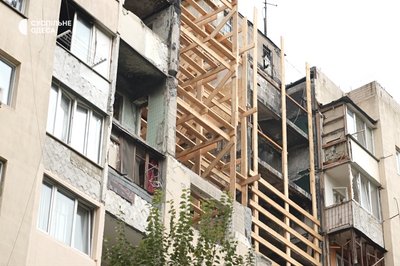 Відремонтують до кінця жовтня: в якому стані будинок на Середній, куди поцілили російські БпЛА Відремонтують до кінця жовтня: в якому стані будинок на Середній, куди поцілили російські БпЛА
