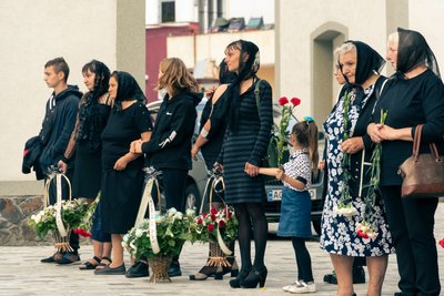 У Мукачеві попрощалися з полеглим військовим Максимом Решетніковим