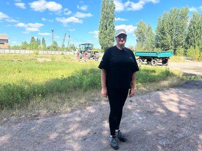 Жінки із різних областей України навчаються керувати тракторами та екскаваторами на Житомирщині Жінки із різних областей України навчаються керувати тракторами та екскаваторами на Житомирщині