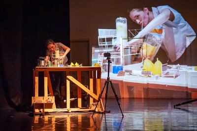 Чи можливий натюрморт в часи війни, або Синя чашка: яким був перформанс Терези Яковини Чи можливий натюрморт в часи війни, або Синя чашка: яким був перформанс Терези Яковини