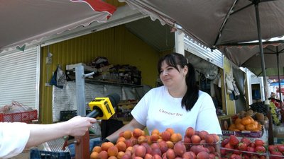 На Житньому ринку в Житомирі черешня коштує до 250 гривень за кілог-рам На Житньому ринку в Житомирі черешня коштує до 250 гривень за кілог-рам