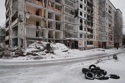 Пошкоджений ударами РФ будинок на Північній Салтівці Пошкоджений ударами РФ будинок на Північній Салтівці