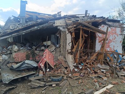 Зруйнована споруда через удар КАБами по Ізюму