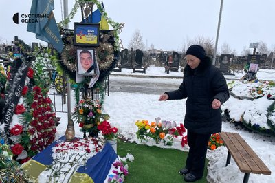 “Кров ллється рікою”: на військовому секторі одеського кладовища хоронять загиблих на фронті “Кров ллється рікою”: на військовому секторі одеського кладовища хоронять загиблих на фронті