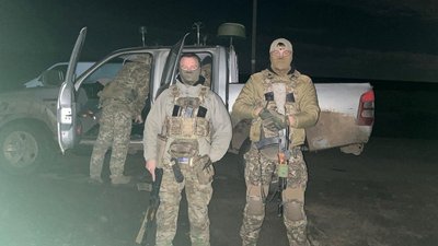 Михайло військовослужбовець 101 окремої бригади охорони Генштабу з побратимом Донецька область Михайло військовослужбовець 101 окремої бригади охорони Генштабу з побратимом Донецька область