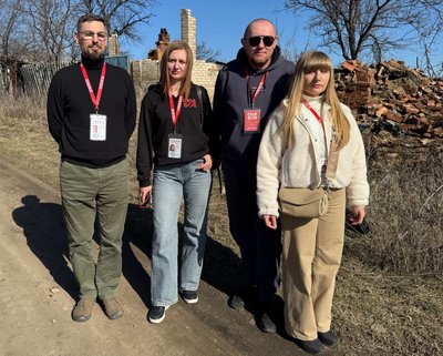 Команда "Схід SOS" на місці буріння свердловини в Хролах Роганської громади Команда "Схід SOS" на місці буріння свердловини в Хролах Роганської громади