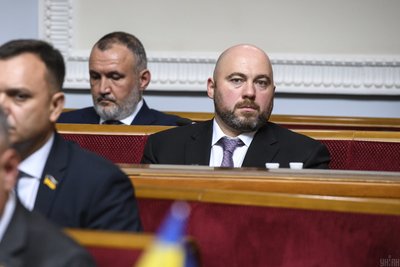 Колишній народний депутат України Вадим Столар (праворуч) під час першого засідання Верховної Ради IX скликання, Київ, 29 серпня 2019 року Колишній народний депутат України Вадим Столар (праворуч) під час першого засідання Верховної Ради IX скликання, Київ, 29 серпня 2019 року