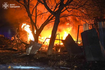 В Одесі через удар РФ діють аварійні відключення світла, пошкоджені приватні будинки та бізнес-центр В Одесі через удар РФ діють аварійні відключення світла, пошкоджені приватні будинки та бізнес-центр