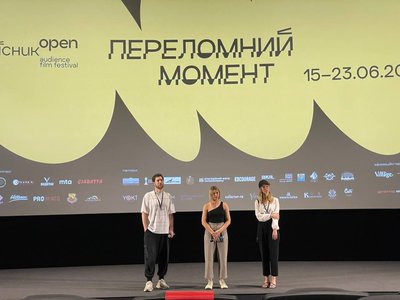 "Швидше вбивай всіх українців і приїжджай додому". У Чернівцях показали документальний фільм "Мирні люди" "Швидше вбивай всіх українців і приїжджай додому". У Чернівцях показали документальний фільм "Мирні люди"