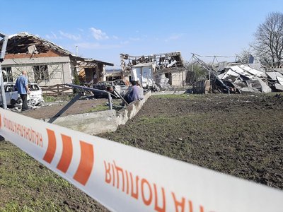 Серед пошкоджених майже 20 будинків найбільше руйнувань на території цього Серед пошкоджених майже 20 будинків найбільше руйнувань на території цього
