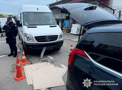 У Львові через самовільний рух мікроавтобуса травмувався 77-річний чоловік У Львові через самовільний рух мікроавтобуса травмувався 77-річний чоловік