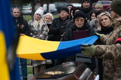 В Ужгороді попрощалися із полеглим захисником Павлом Петровським В Ужгороді попрощалися із полеглим захисником Павлом Петровським