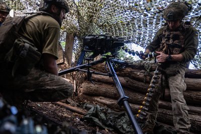 військові 225-го окремого штурмового батальйону з гранатометом у Часовому Яру