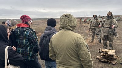 "Стрілецька справа 3.0": на Миколаївщині цивільних навчали стрільбі з бойової зброї "Стрілецька справа 3.0": на Миколаївщині цивільних навчали стрільбі з бойової зброї