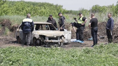 Обгоріле тіло знайшли у спаленій автівці під Вінницею Обгоріле тіло знайшли у спаленій автівці під Вінницею