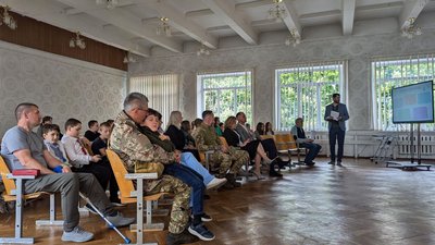 соціальний проєкт "За руку з героєм" для військових та їхніх дітей соціальний проєкт "За руку з героєм" для військових та їхніх дітей